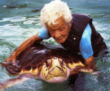 Ila-holding-Turtle-in-Water